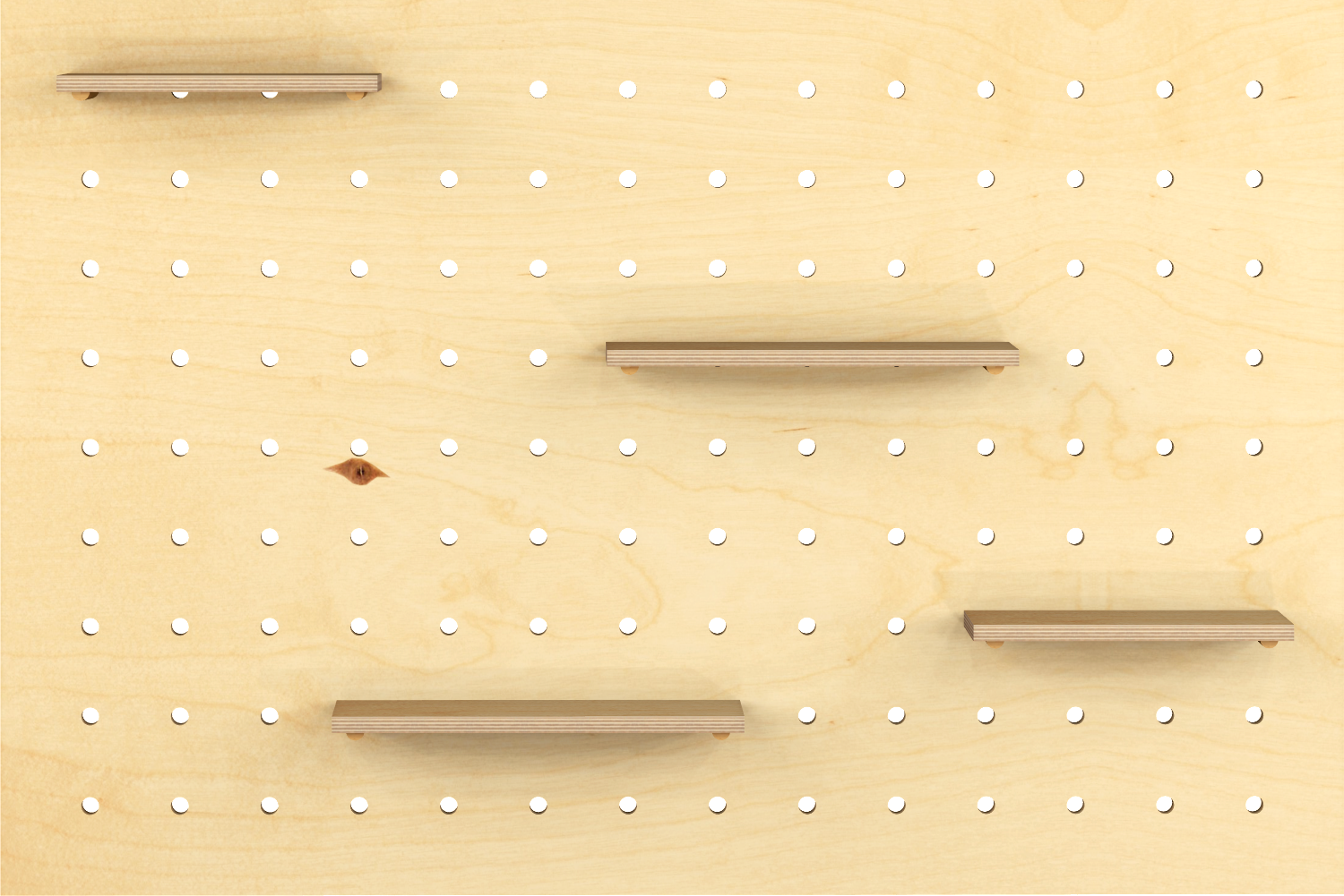 pegboard met stokken en schappen